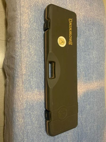 Un amigo vende este escopetón, con dos culatas y sus respectivos guardamanos, precio 5.000€ (no se si 02