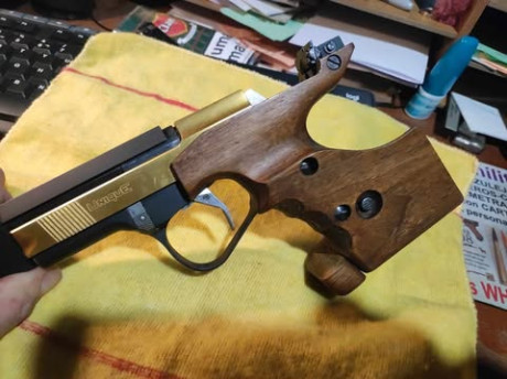 Vendo UNIQUE DES/96-U 22LR con  dos cargadores, libro de instrucciones para regulacion disparador a gusto 02