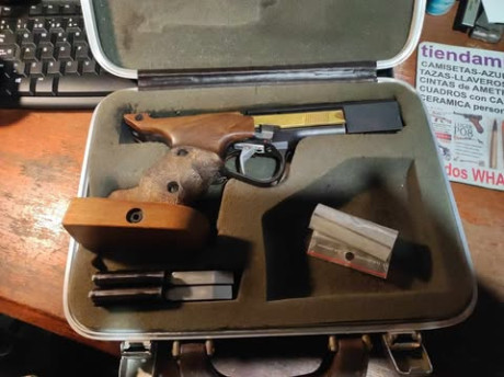 Vendo UNIQUE DES/96-U 22LR con  dos cargadores, libro de instrucciones para regulacion disparador a gusto 00