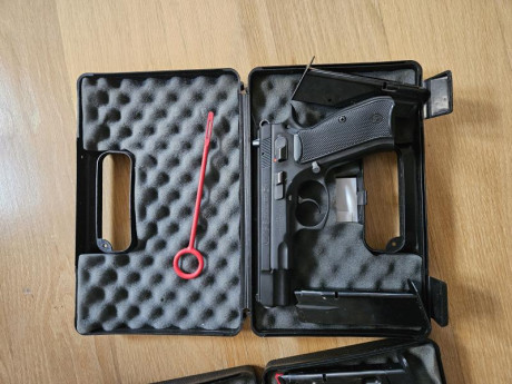 Se vende CZ 75B carro del 9 y del 22 02