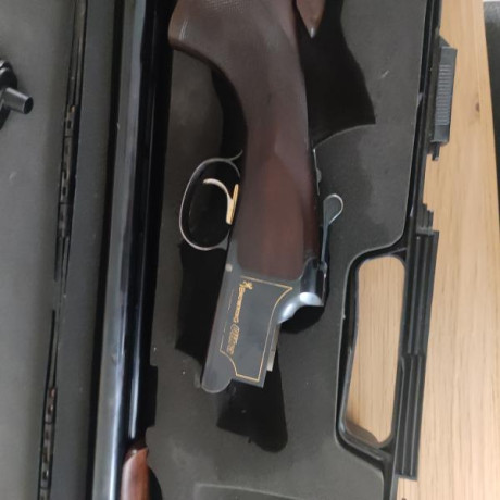 Se vende browning ultra sporter 71 de cañon ,culata regulable.
Tiene 5 chokes invector plus ,tres gatillos 12