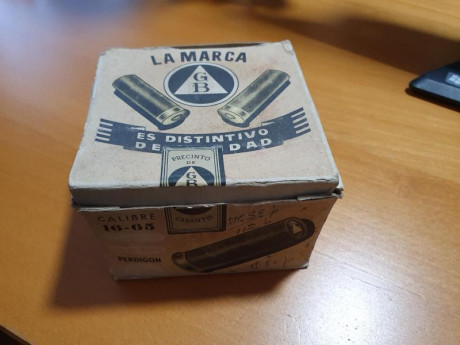Saludos al foro.

Un amigo ha encontrado en casa de su anciano padre una caja de cartuchos de escopeta 11