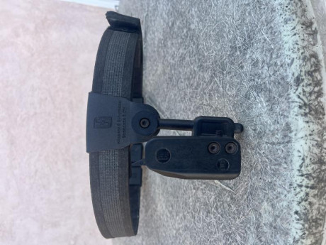 Buenas noches, 
 Vendo equipo IPSC compuesto por:
 Funda HS-para SVI-STI
 Cuatro porta cargadores HS de 01