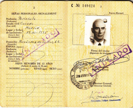  EN RECUERDO Y HOMENAJE A LOS QUE YA NO ESTÁN. 

Si pones en  GOOGLE    PASAPORTES EN LA MEMORIA   da 81