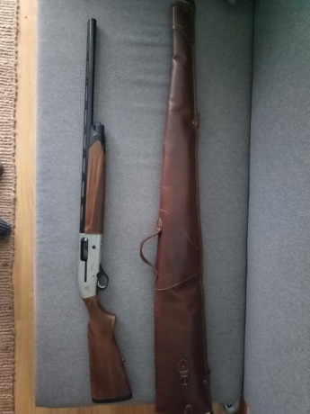 Se vende escopeta semiautomática Beretta A400 Xplor Light en estado impecable. Se regala funda funda de 02