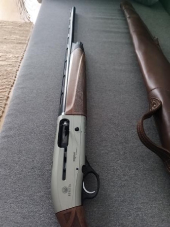 Se vende escopeta semiautomática Beretta A400 Xplor Light en estado impecable. Se regala funda funda de 01