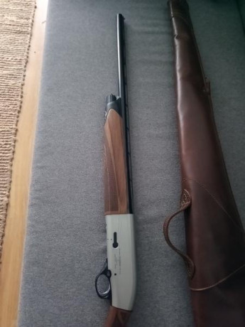 Se vende escopeta semiautomática Beretta A400 Xplor Light en estado impecable. Se regala funda funda de 00