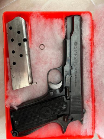 Feliz año a todos pues vendo una pistola de 1937 star A en nueve largo  perfecta de todo  con cargador 02