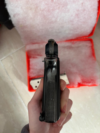 Feliz año a todos .vendo pistola super A del nueve largo de 1937 según punzón está perfecta en 700 euros 00
