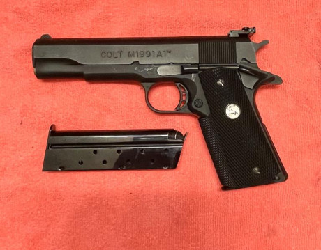 Vendo Colt 1991 A1 serie 80 En perfecto estado, pocos tiros. Cachas originales de goma mas otras de madera. 02