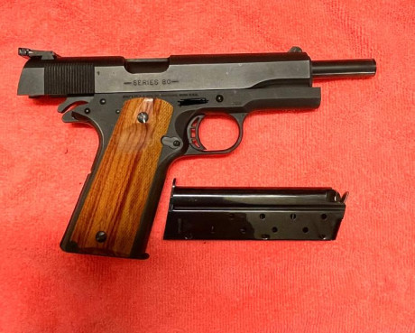 Vendo Colt 1991 A1 serie 80 En perfecto estado, pocos tiros. Cachas originales de goma mas otras de madera. 01