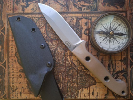 Buenas a todos,

Pongo a la venta este cuchillo de la marca BENCHMADE modelo BUSHCRAFTER - 162, completamente 12