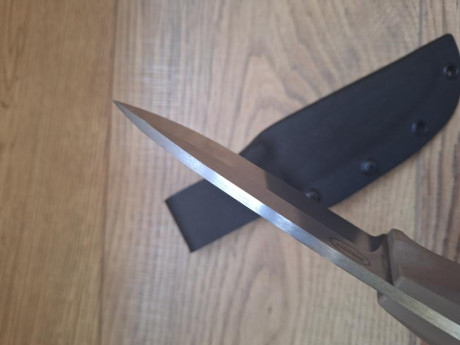 Buenas a todos,

Pongo a la venta este cuchillo de la marca BENCHMADE modelo BUSHCRAFTER - 162, completamente 10