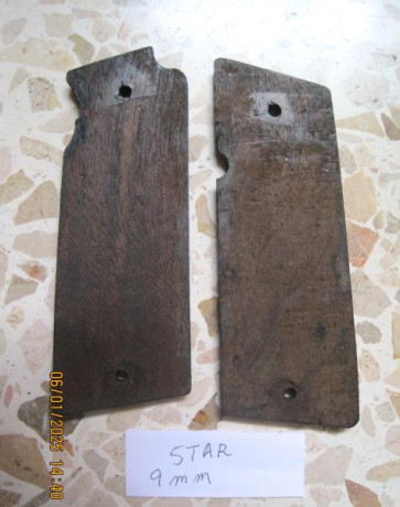 VENDO: 
 .. Varias cachas de armas cortas (pistolas), unas conocidas y otras si determinar ..

Iré colocando 01