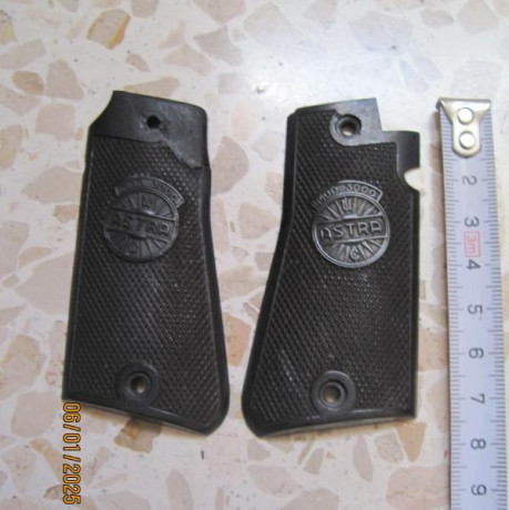 VENDO: 
 .. Varias cachas de armas cortas (pistolas), unas conocidas y otras si determinar ..

Iré colocando 50
