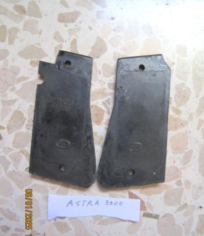 VENDO: 
 .. Varias cachas de armas cortas (pistolas), unas conocidas y otras si determinar ..

Iré colocando 61