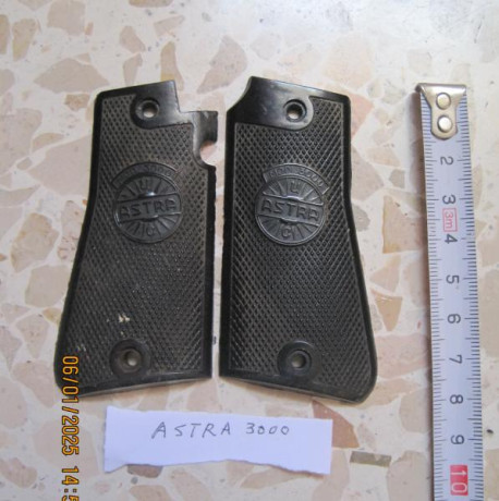 VENDO: 
 .. Varias cachas de armas cortas (pistolas), unas conocidas y otras si determinar ..

Iré colocando 60