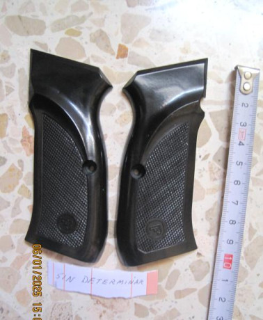 VENDO: 
 .. Varias cachas de armas cortas (pistolas), unas conocidas y otras si determinar ..

Iré colocando 80