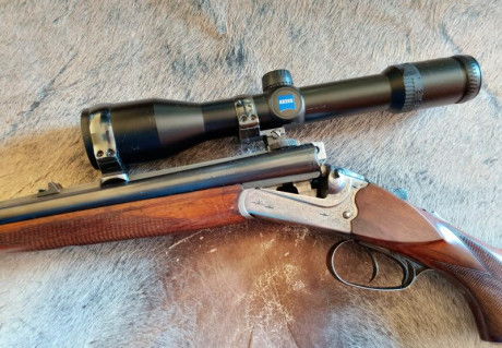 Se vende rifle Express Merkel 9,3x74R
Monturas de uñas
Visor Zeiss
Doble alza y punto de mira customizado.
Doble 02