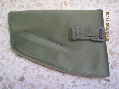 VENDO:

 -- Variedad de fundas de armas cortas.

En cada foto (anverso/reverso), se colocaría el precio 41