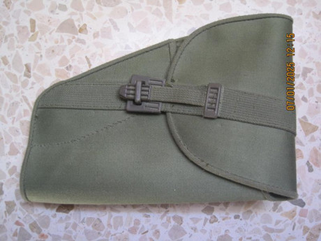 VENDO:

 -- Variedad de fundas de armas cortas.

En cada foto (anverso/reverso), se colocaría el precio 40