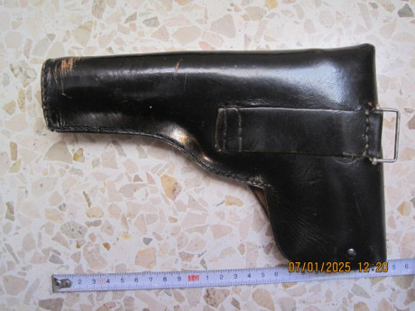 VENDO:

 -- Variedad de fundas de armas cortas.

En cada foto (anverso/reverso), se colocaría el precio 61