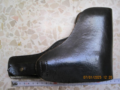 VENDO:

 -- Variedad de fundas de armas cortas.

En cada foto (anverso/reverso), se colocaría el precio 60