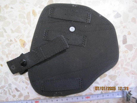 VENDO:

 -- Variedad de fundas de armas cortas.

En cada foto (anverso/reverso), se colocaría el precio 120