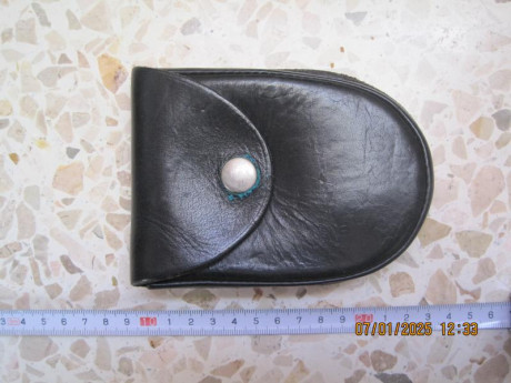 VENDO:

 -- Variedad de fundas de armas cortas.

En cada foto (anverso/reverso), se colocaría el precio 130