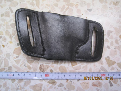 VENDO:

 -- Variedad de fundas de armas cortas.

En cada foto (anverso/reverso), se colocaría el precio 141