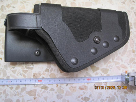 VENDO:

 -- Variedad de fundas de armas cortas.

En cada foto (anverso/reverso), se colocaría el precio 151
