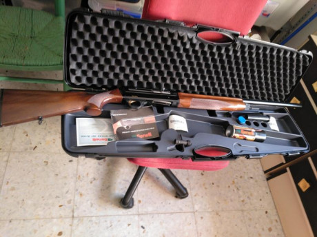 Se vende escopeta Benelli superligera calibre 12 con polichoques tiene 66 cms de cañón en perfecto estado 00