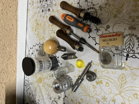 Vendo varios utensilios para la recarga perfectos sin desgaste alguno.
Todo el lote por 225 eur más envio.
Si 02