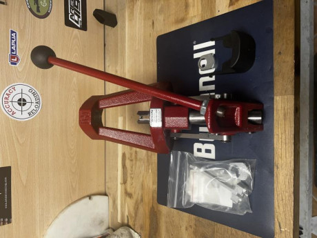 Prensa Hornady Iron. 350€ más portes, sin homologación. Preferiría venta en Madrid o alrededores, por 01