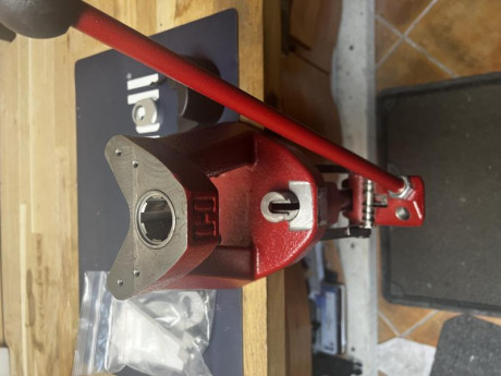 Prensa Hornady Iron. 350€ más portes, sin homologación. Preferiría venta en Madrid o alrededores, por 00