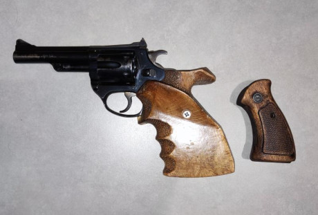 Vendo revolver Astra mod. NC-5 cal. 38 spl. de 4".
Vendo con cachas anatómicas y sus originales, 02