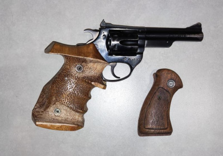Vendo revolver Astra mod. NC-5 cal. 38 spl. de 4".
Vendo con cachas anatómicas y sus originales, 01