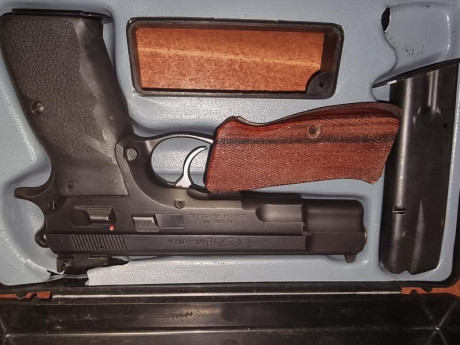 Buenas 
Vendo cz 75 b por 250 eu mas portes 02