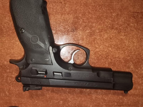 Buenas 
Vendo cz 75 b por 250 eu mas portes 01