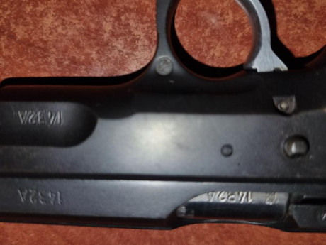 Buenas 
Vendo cz 75 b por 250 eu mas portes 00