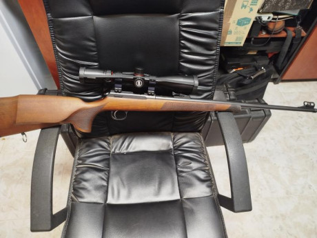Vendo carabina CZ 457 Premium (zurdo) calibre 22LR, estado nueva comprada el pasado año, solo utilizada 01