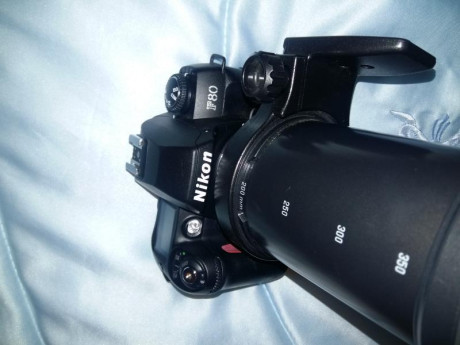 está nueva. incluye onjetivo tamron 200-400. habrá tirado 20 carretes. entrego cajas originales y fundas 20