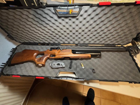 Vendo esta carabina por 400,00 Euros, (rebajada a 300)  está casi nueva no tiene ni tres meses, el motivo 00