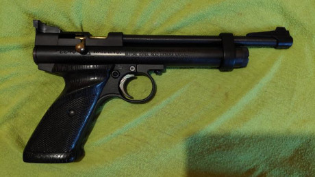 Está impecable y con poquisimo uso, la dejo por no usarla. La pistola se encuentra en Asturias y el precio 02