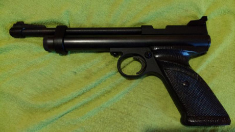 Está impecable y con poquisimo uso, la dejo por no usarla. La pistola se encuentra en Asturias y el precio 01