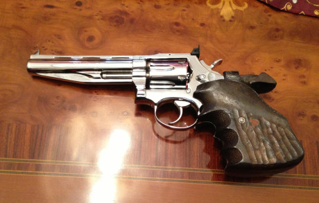 Hola amigos, estoy buscando un revólver Astra o Llama en .38Spl., en la comunidad Gallega por el tema 00