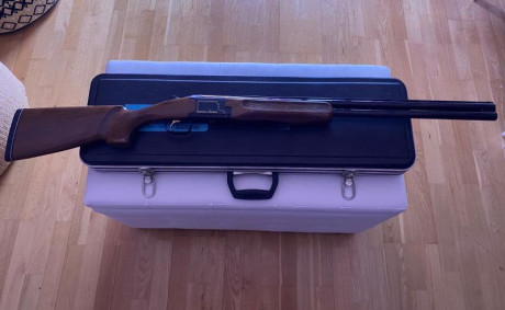 Se vende escopeta de tiro al plato Laurona Gold Sporting, calibre 12, medida del cañón 71 cm con 1 gatillo 01