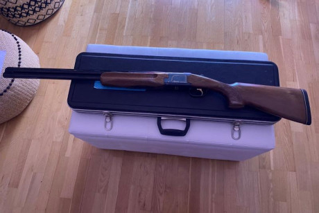 Se vende escopeta de tiro al plato Laurona Gold Sporting, calibre 12, medida del cañón 71 cm con 1 gatillo 00