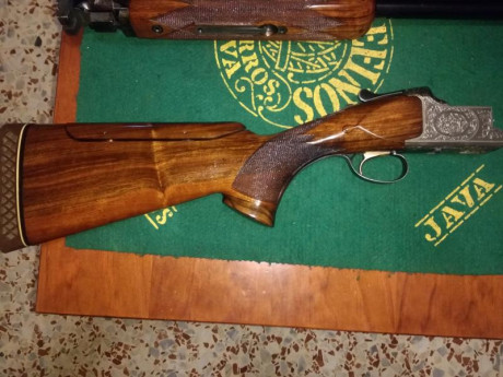 Vendo escopeta de trap Miroku 3800 W gama alta. Está toda labrada y maderas del grado 5 acabadas al aceite, 21