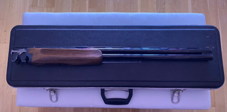 Se vende escopeta de tiro al plato Laurona Gold Sporting, calibre 12, medida del cañón 71 cm con 1 gatillo 12